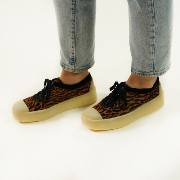 NEW CLARKS Haircalf Tor Hoop Comfort Sneakers tortoiseshell for women 12… - Picture 1 of 11